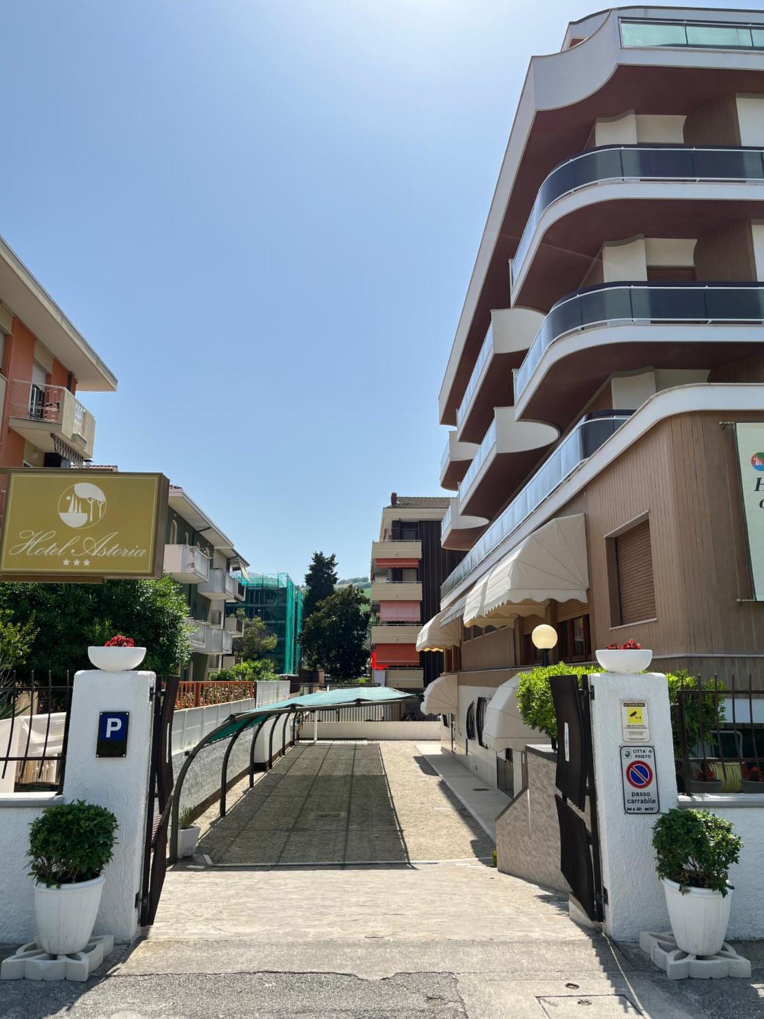 Hotel Astoria Пинето Экстерьер фото